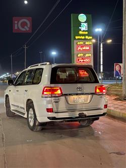 تۆیۆتا لاند کروزەر